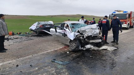 Ankara Haymana’da iki otomobil kafa kafaya çarpıştı.