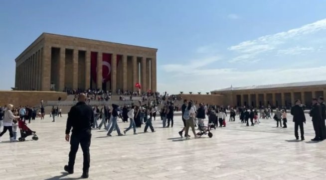 23 Nisan'da Anıtkabiri kaç kişi ziyaret etti