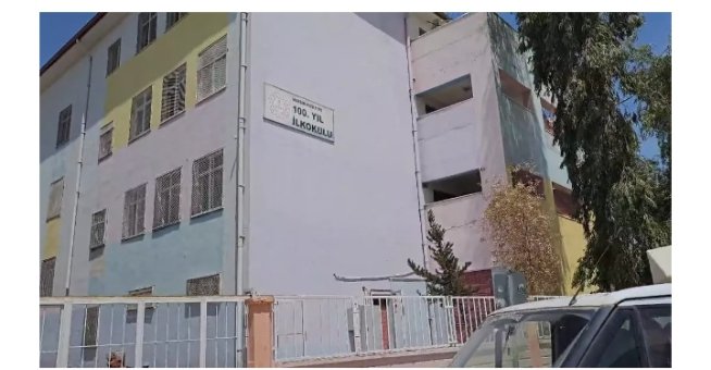 BİR ÖĞRETMEN OKUL BAHÇESİNDE ÖLDÜRÜLDÜ 